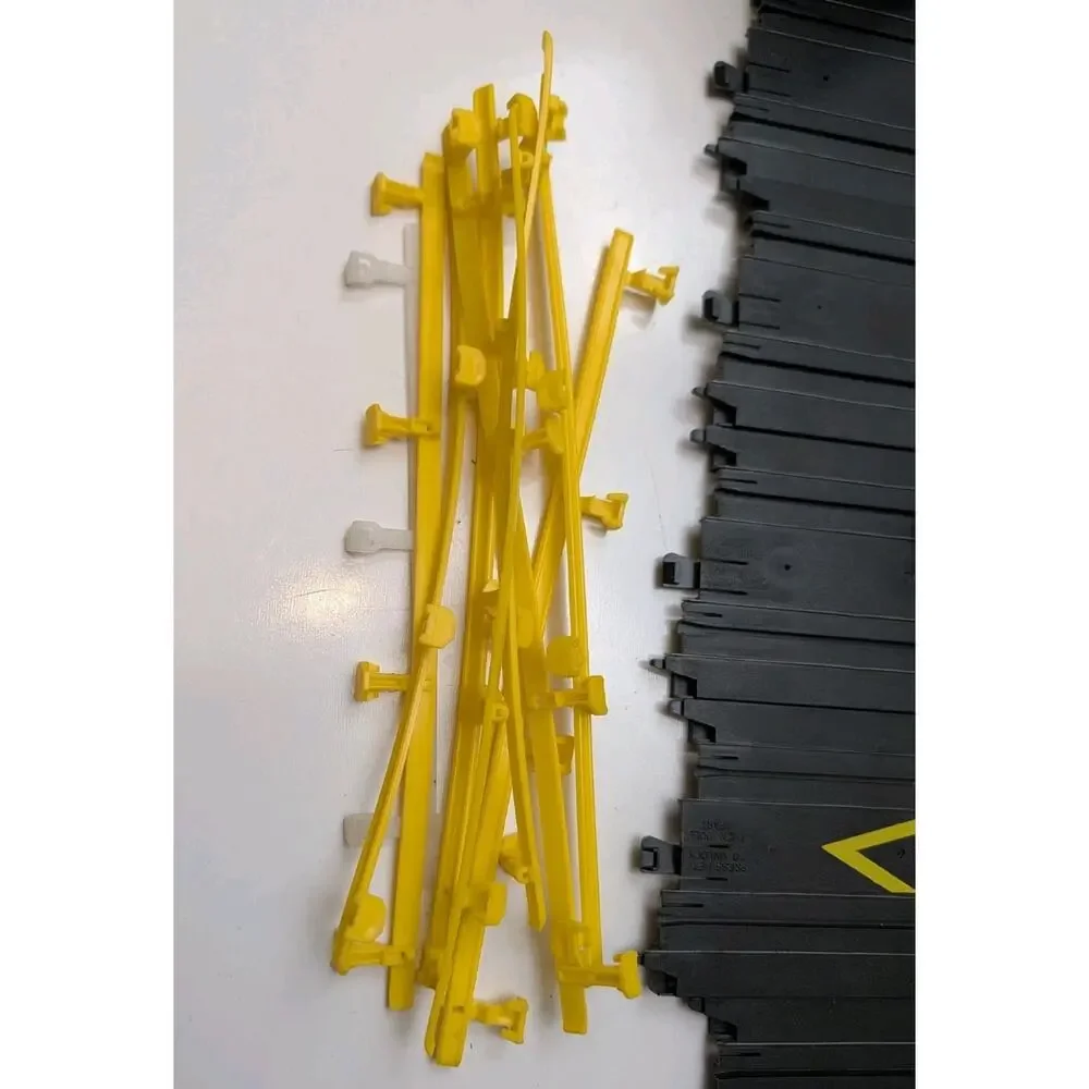 Tyco 6208 Days of Thunder Slot Car Track Parts Terminal Squeeze Straight *Read*